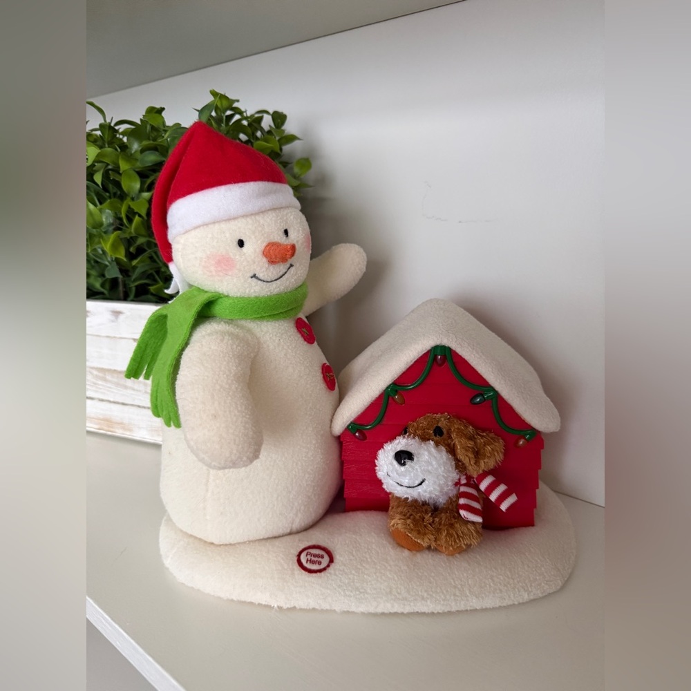 HALLMARK 2011 DECK THE HALLS DUO PLUSH SINGING SNOWMAN DOGHOUSE DOG JINGLE PALS